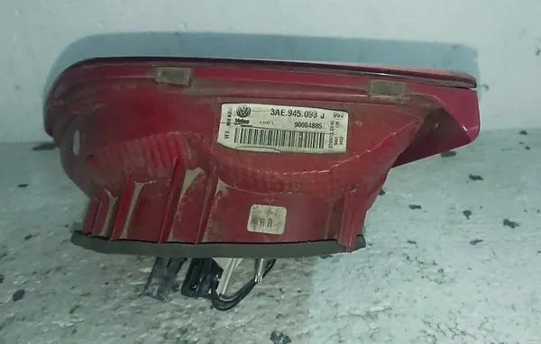 Lámpara trasera izquierda en portón Volkswagen Passat B7 image 3
