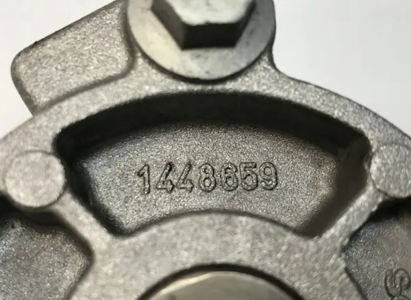 Bomba de aceite motor Scania OEM 1448659 - Usada image 6