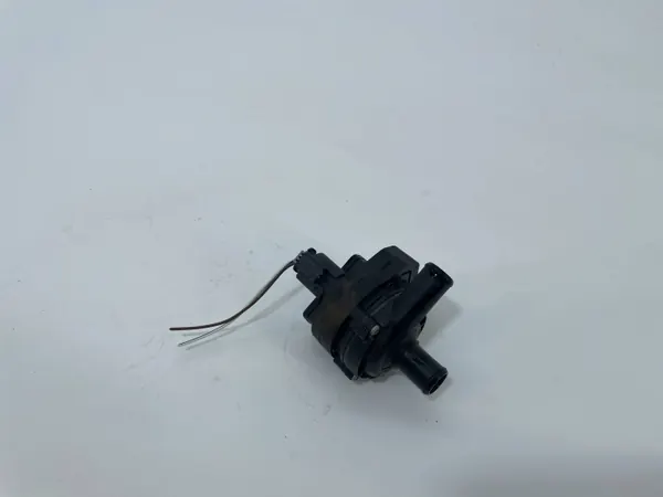 Pompe à eau Mercedes OEM A2118350028 - Occasion image 6