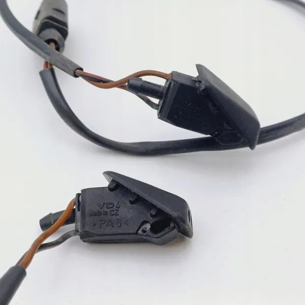 Beheizte Frontscheibenwischerdüse OEM DRC95753 für Audi A3 image 4