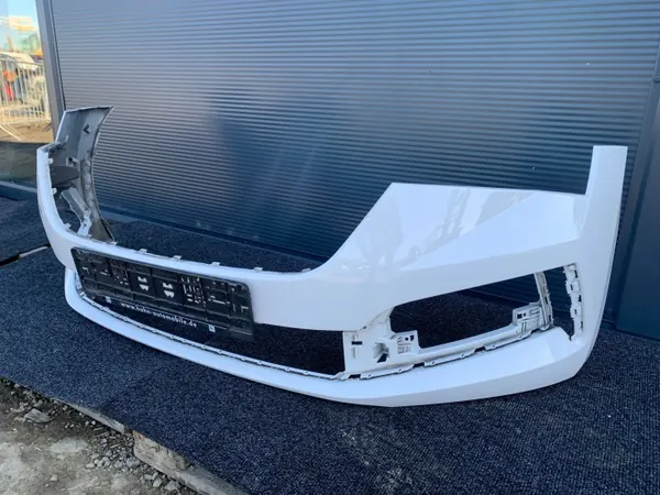Skoda Scala voorbumper OEM 657807221 Wit image 3