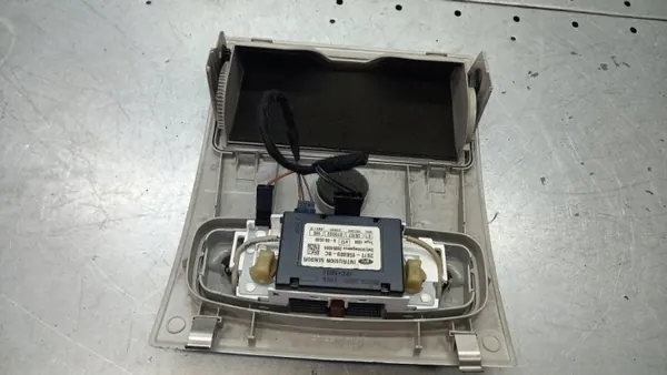 Plaqueur Cabine Ford Mondeo MK3 OEM 2S7T-15K609-BC image 4