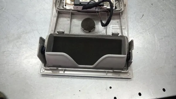 Plaqueur Cabine Ford Mondeo MK3 OEM 2S7T-15K609-BC image 6