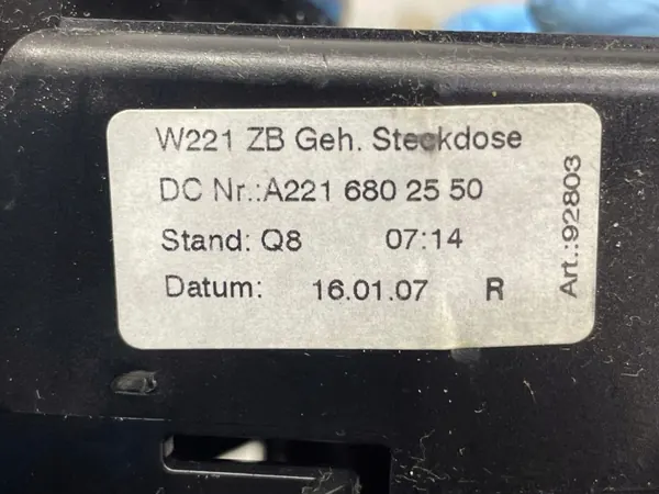 Mercedes-Benz 12V-aansluiting OEM A2216802550 (Achter) image 7