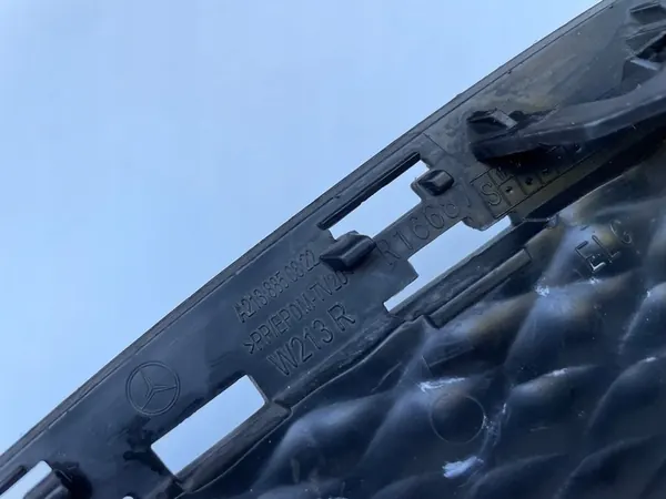 MERCEDES W213 Grille de Pare-chocs Droit A2138850822 image 3