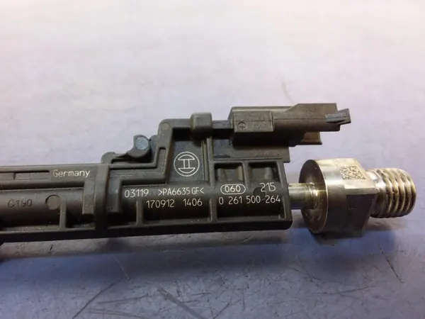 Inyector Combustible BMW OEM 8626147 para Serie 5 G30 image 3