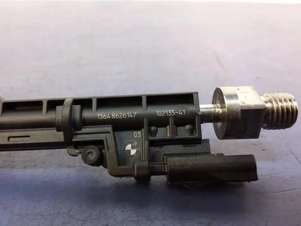 Inyector Combustible BMW OEM 8626147 para Serie 5 G30 image 4