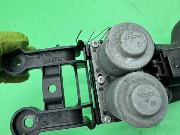 Pompe de circulation d'eau vanne de chauffage Audi A6 C6 4F1959617 image 6