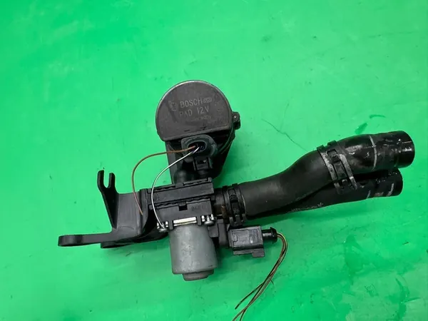 Pompe de circulation d'eau vanne de chauffage Audi A6 C6 4F1959617 image 9