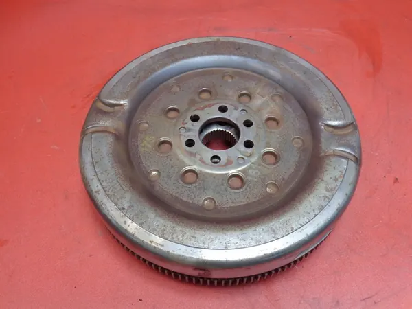 Kaksoismassaväkä DSG Audi Q3 VW 2.0 TDI 2012 03L105266DG image 2