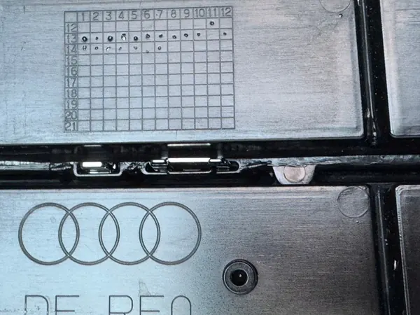 AUDI A8 D4 Grill 4H0853651AA image 4