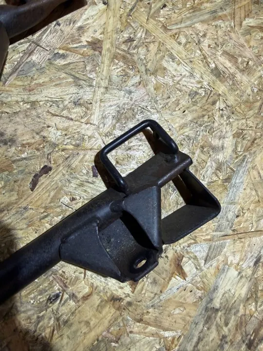 Vis de fixation ISOFIX OEM 8E0813546B gauche image 6