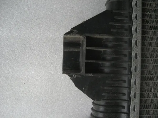 Radiador de agua Porsche Cayenne Touareg 7P0121253 image 3