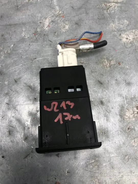 Tomada USB Conector OEM A2138203200 para Mercedes image 4