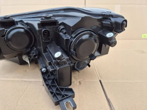 VW Sharan 11- Farol Direito 7N5941006F image 10