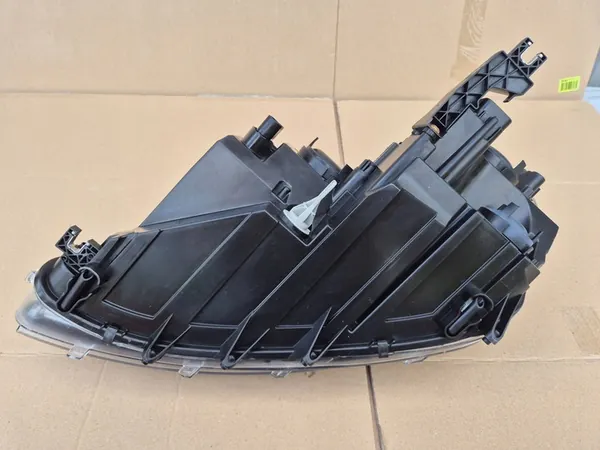 VW Sharan 11- Farol Direito 7N5941006F image 9