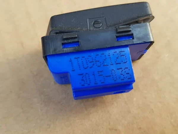 Türverriegelungsschalter - Vorderer Links / VW Touran I - Caddy III / OEM image 2