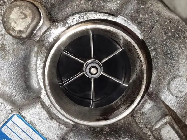 Turboahdin 03L253056G VW Passat B7 2.0 TDI image 5
