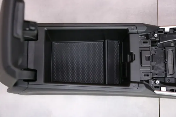 Accoudoir central OEM 6996833 noir pour BMW image 10