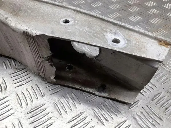 Etupuskuri AUDI A6 AVANT 4F0807111A image 2