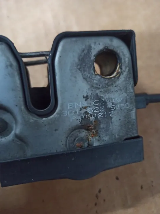 Huvlås med Kabel VW Passat B6 CC image 4