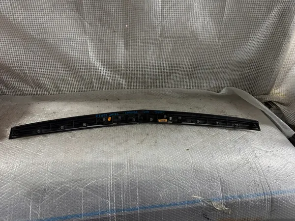 CADILLAC ESCALADE 15-20 Acabamento traseiro image 2