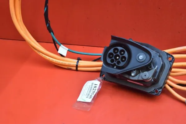Tesla Model S AWD 12-20 Latauspistoke OEM 1022014-99-F image 5
