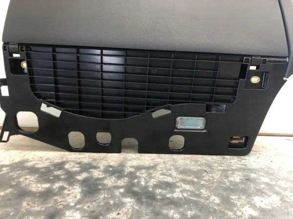 Guardaobjetos pasajero Audi Q5 OEM 8K1857035E Usado image 5