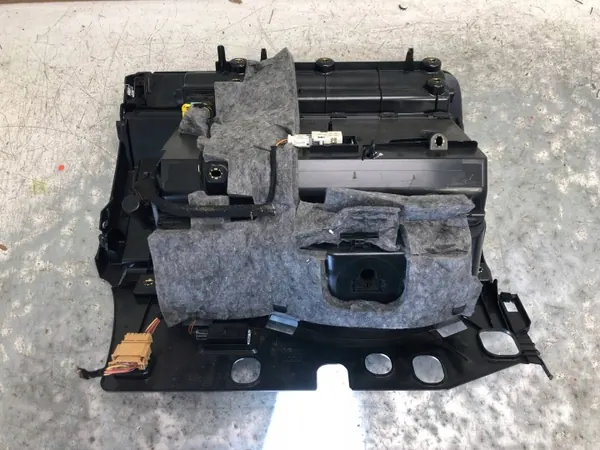 Guardaobjetos pasajero Audi Q5 OEM 8K1857035E Usado image 8