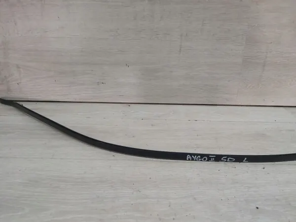 Carril de techo izquierdo Toyota AYGO II OEM - Pieza usada image 3