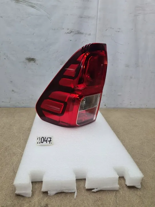 LÁMPARA TRASERA IZQUIERDA TOYOTA HILUX VIII 15- image 2