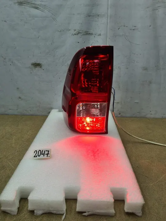 LÁMPARA TRASERA IZQUIERDA TOYOTA HILUX VIII 15- image 3