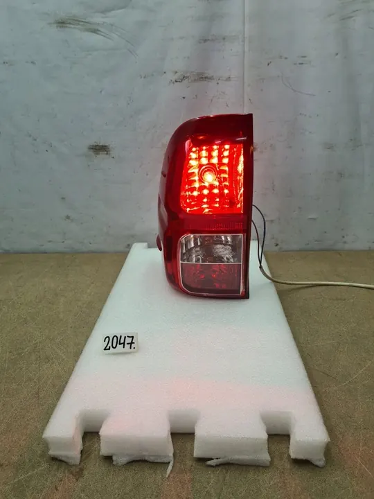 LÁMPARA TRASERA IZQUIERDA TOYOTA HILUX VIII 15- image 4