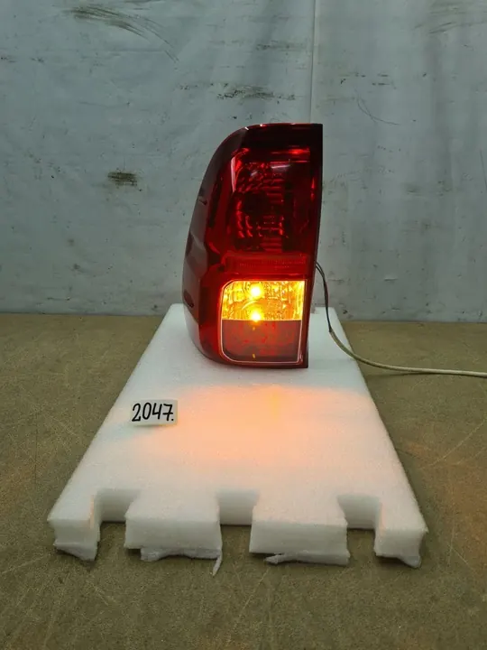 LÁMPARA TRASERA IZQUIERDA TOYOTA HILUX VIII 15- image 5