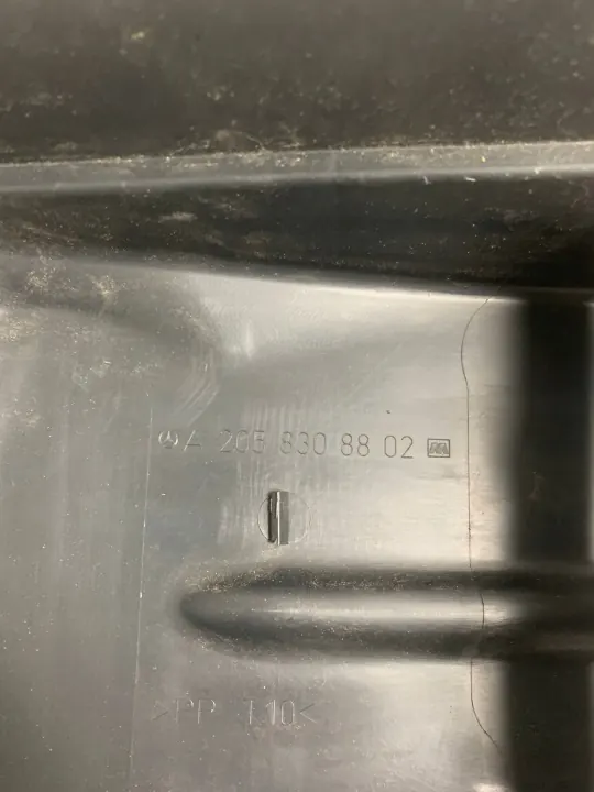 Käytetty sisäilmansuodinkotelo OEM A2058308802 image 3