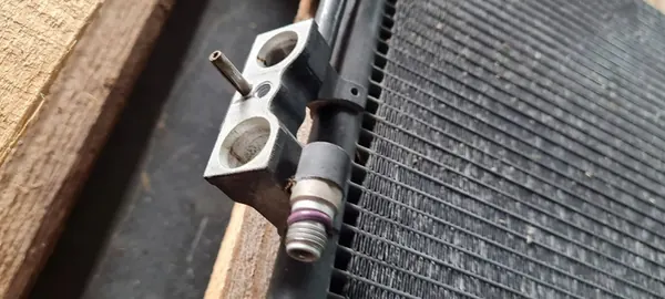 Audi Q5 A/C Kondenseri OE 80A816411M image 7