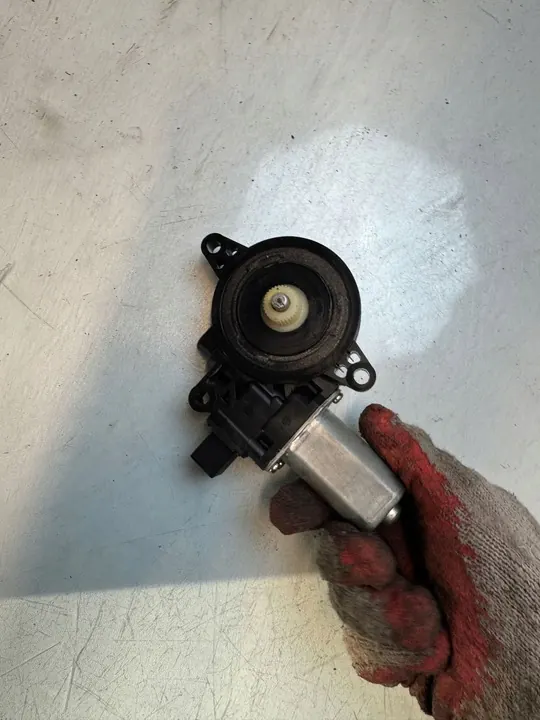 Mazda 6 Raamhefmotor Voor Rechts Gebruikt OEM 123312 image 2