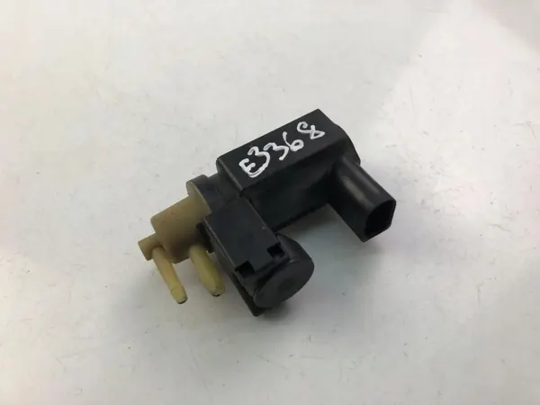 Válvula Solenoide Volvo OEM 14251679 Usada image 2