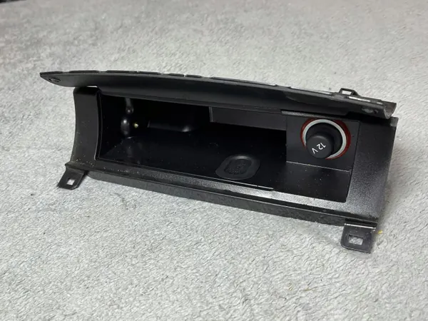 Cendrier OEM 7P1857351B pour Volkswagen Touareg II image 2