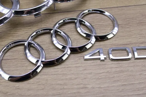 Audi Q3 2019-2025 Front-/Heckemblem OEM 83A071801 image 3