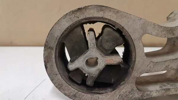 Moottorin tuki Volvo V40 P31325048 image 3