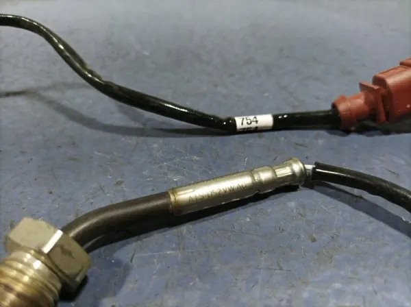 Sensor Temperatura Escape Audi OE OEM 05L906088CF image 5