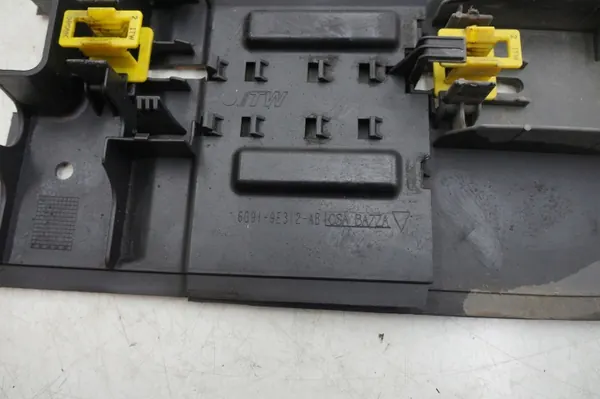 Bränsleledningsskydd OEM 6G91-9E312-AB Volvo V60 image 3