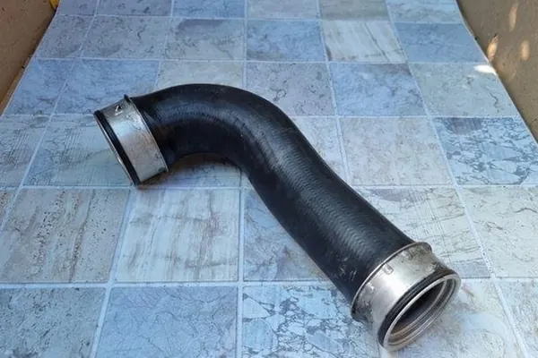 Tubo intercooler VW GOLF V 1.9L Diesel 1K0145834B image 2