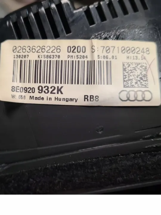 Audi A4 B7 2.7 TDI Mittaristo OEM 8E0920932K - Käytetty image 4
