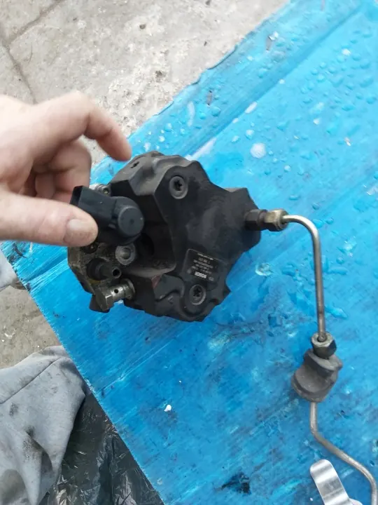 BMW Einspritzpumpe OEM 7788670 0445010045 image 3