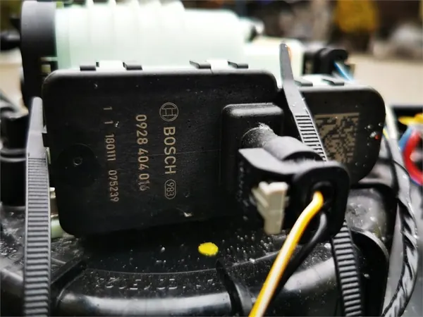 OEM ROG31B AdBlue-Tank mit Pumpe für VW Passat CC image 6