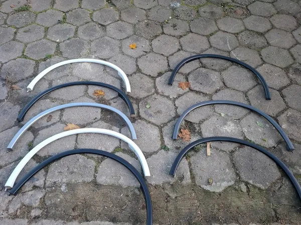 DODGE DURANGO 2014-2020 Oikea Takapuskuri OEM 57010618AB image 2