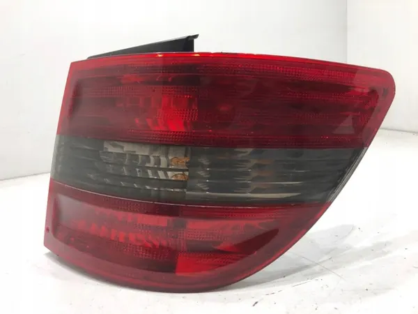 LUZ TRASERA DERECHA MERCEDES W245 A1698200377 image 2