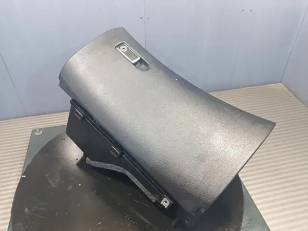 Porta-luvas passageiro OEM Wrakowisko-28441- Couro image 2